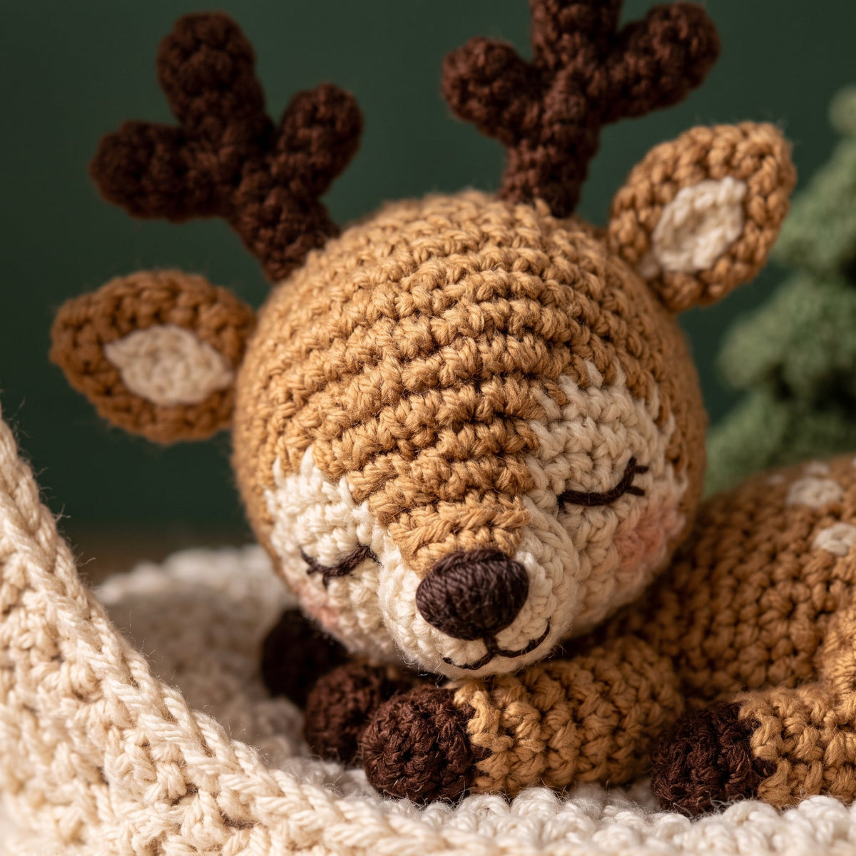 Reindeer Snow Globe Crochet Ornament Pattern — example project 3