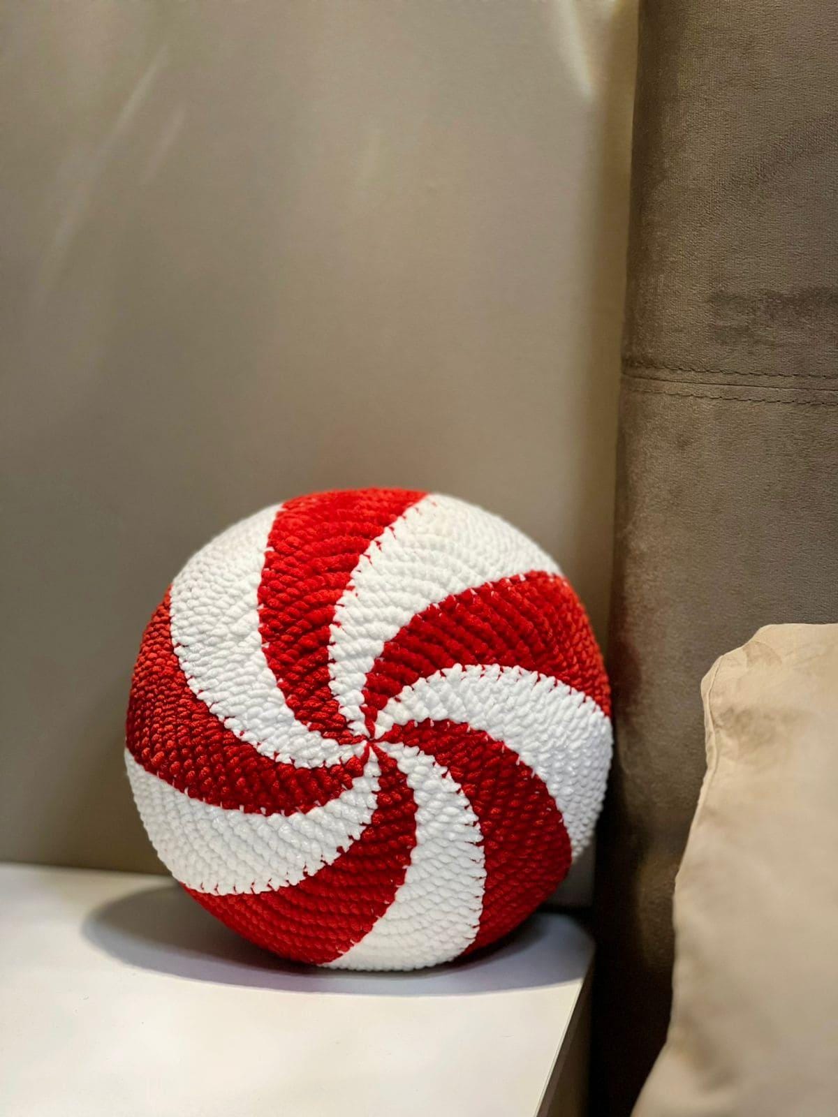 Peppermint Candy Pillow Crochet Pattern — example project 2