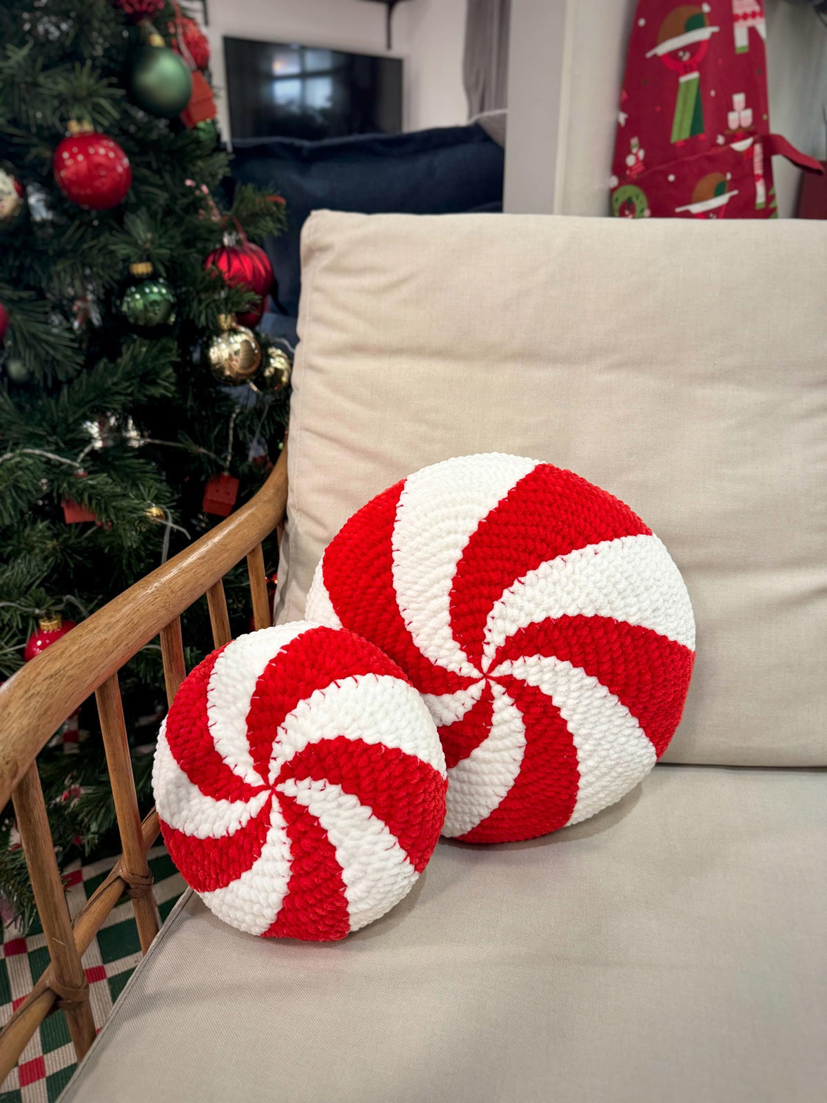 Peppermint Candy Pillow Crochet Pattern — example project 1